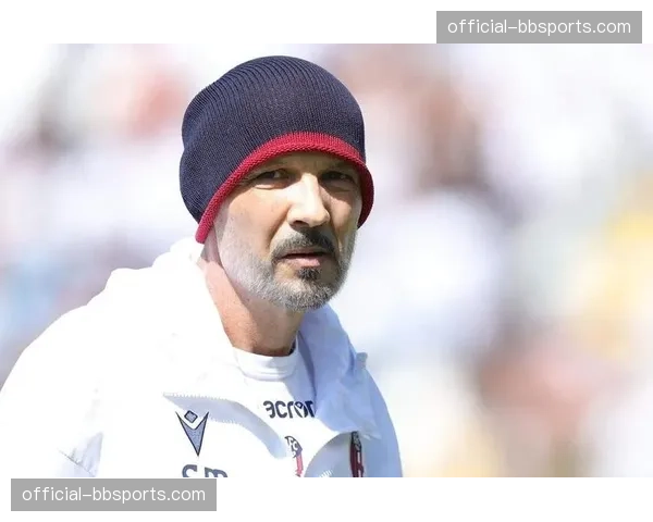 致敬:博洛尼亚主场大屏幕播放画面,祝贺前主帅米哈伊洛维奇生日 致敬:博洛尼亚主场大屏幕播放画面,祝贺前主帅米哈伊洛维奇生日