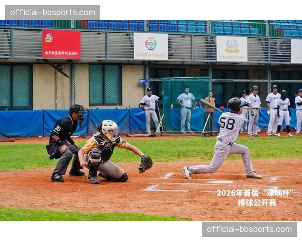 “深圳杯棒球公开赛要求参赛队员年龄16至55岁，现役及退役三年内职业球员不得报名”